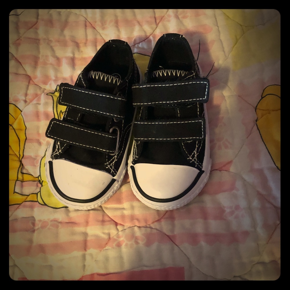 Toddler Airwalk sneakers